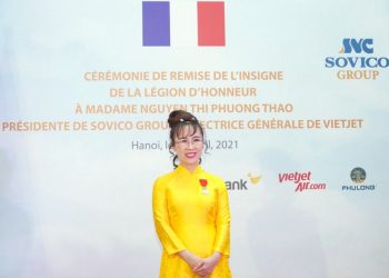 Bà Nguyễn Thị Phương Thảo tại buổi lễ trao Huân chương Bắc đẩu bội tinh do Nhà nước Pháp trao tặng.