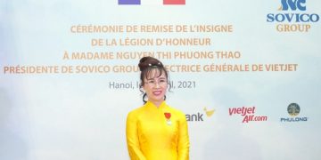 Bà Nguyễn Thị Phương Thảo tại buổi lễ trao Huân chương Bắc đẩu bội tinh do Nhà nước Pháp trao tặng.