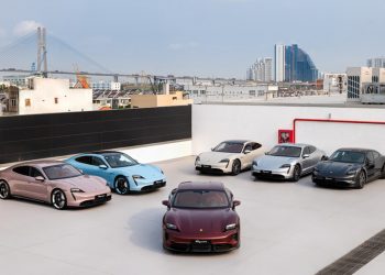 Những chiếc Porsche Taycan đầu tiên dòng xe thuần điện được giao đến khách hàng - 2