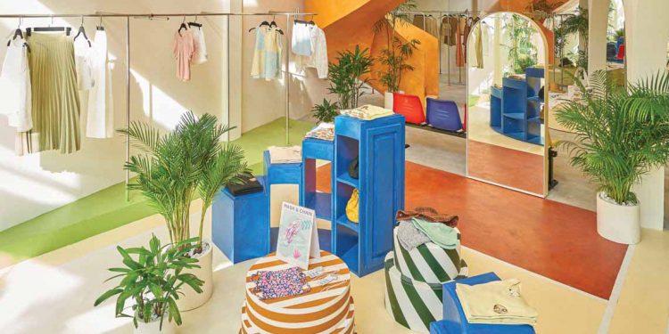Dấu ấn màu sắc ở một cửa hàng flagship