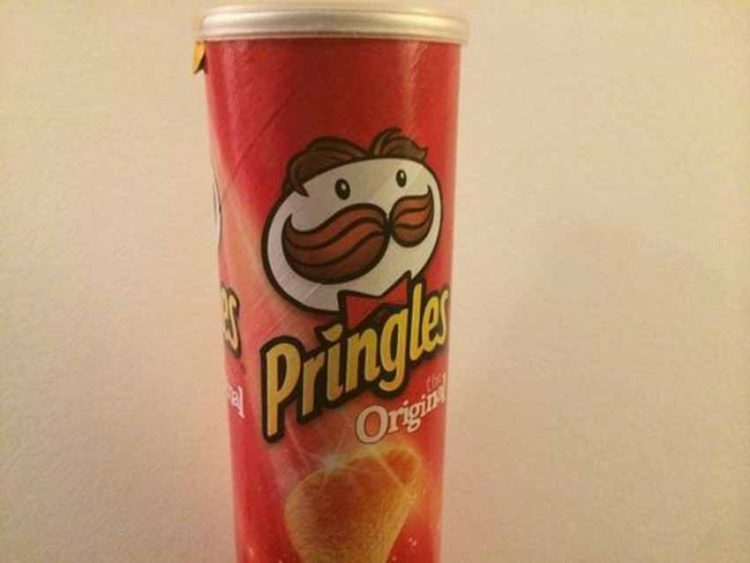 Tro cốt của nhà phát minh Pringles chứa trong ống khoai tây chiên - 2