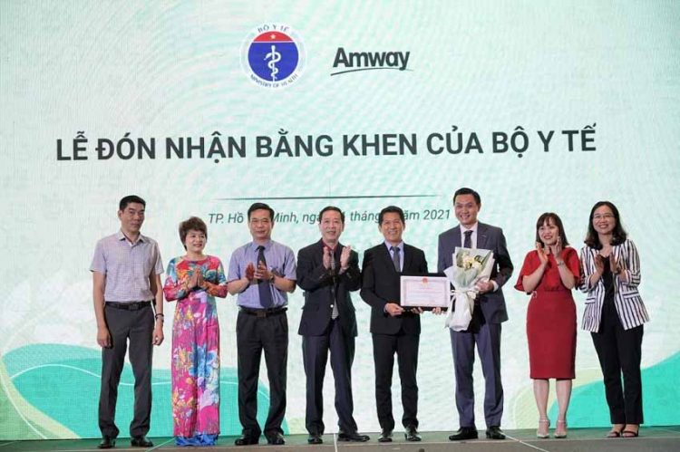 Amway Việt Nam lần thứ 2 đón nhận bằng khen của Bộ Y tế