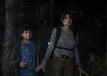 Phim mới của Angelina Jolie tung trailer cực thót tim - 1