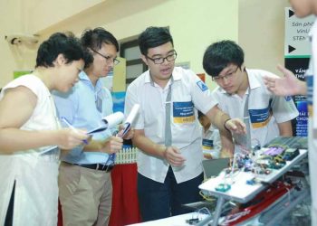 STEAM for Vietnam và VinUni tổ chức khóa học miễn phí về Robotics cho học sinh THPT - 1