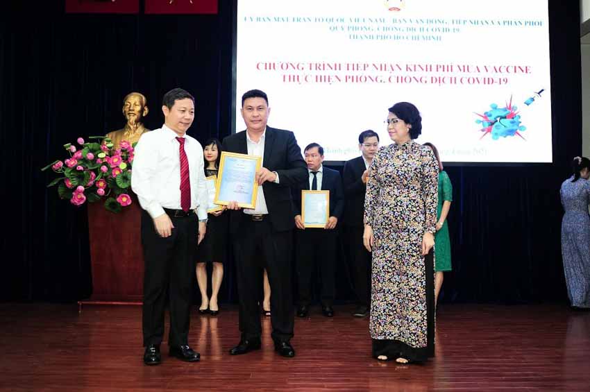 Tập đoàn Hưng Thịnh trao tặng 50 tỉ đồng kinh phí mua vaccine Covid-19 - 2