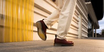 Kỷ niệm 60 năm, Dr. Martens ra mắt mẫu giày mới 1461 Iced có đế trong suốt