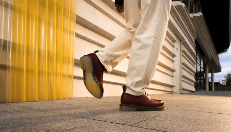 Kỷ niệm 60 năm, Dr. Martens ra mắt mẫu giày mới 1461 Iced có đế trong suốt