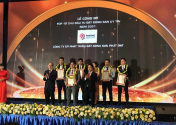 Vinh danh Top 10 Chủ đầu tư bất động sản Việt Nam năm 2021. Ảnh Ngọc Quỳnh