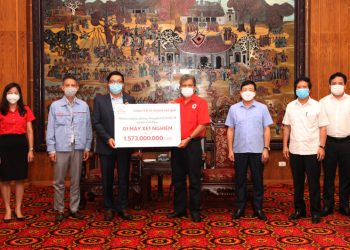 Toyota Việt Nam hỗ trợ thiết bị y tế phòng chống dịch bệnh Covid-19 cho tỉnh Vĩnh Phúc