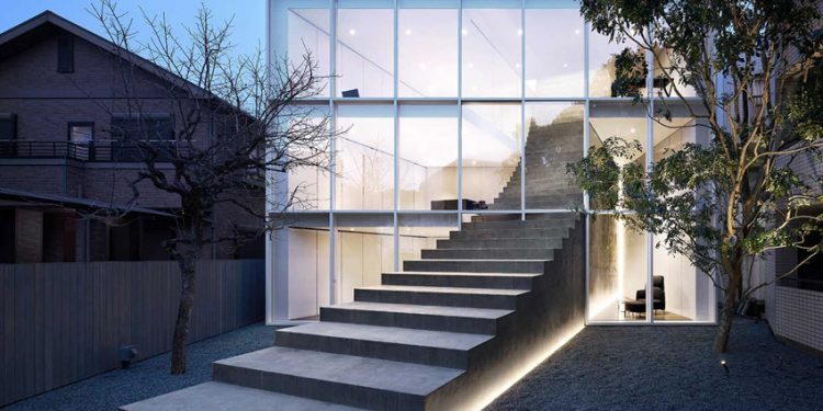 Ngôi nhà tối giản ở Tokyo với cầu thang điêu khắc nối ba tầng