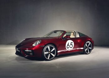 Phiên bản giới hạn 911 Targa 4S Heritage Design lăn bánh tại Việt Nam