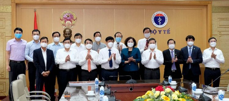 Ngành ngân hàng ủng hộ 160 tỷ đồng mua vaccine phòng COVID-19