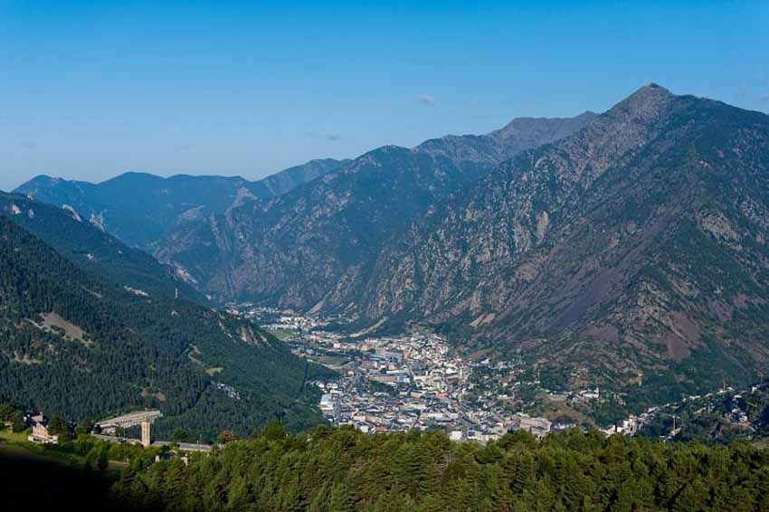 Andorra: Địa danh bí ẩn nhất châu Âu ở dãy Pyrénées - 6