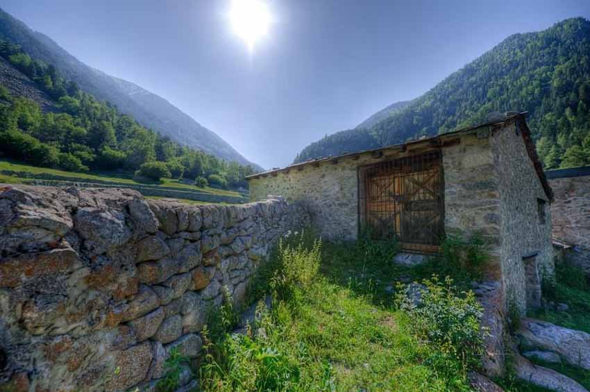Andorra: Địa danh bí ẩn nhất châu Âu ở dãy Pyrénées - 8