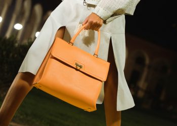 Túi xách Studio Bag tôn vinh những di sản vượt thời gian của Salv Atore Ferragamo
