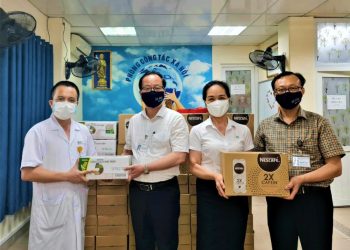 Nestlé tặng sản phẩm cho nhân viên chống Covid-19