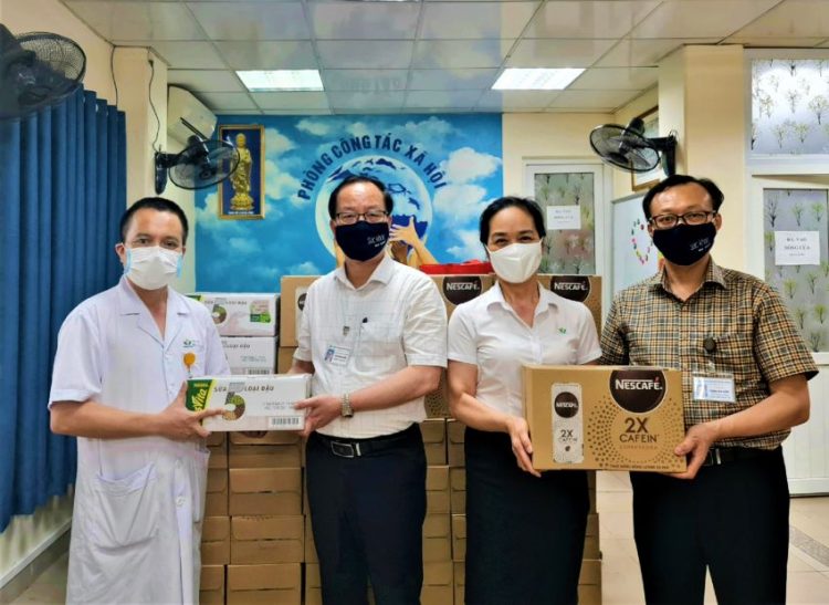 Nestlé tặng sản phẩm cho nhân viên chống Covid-19