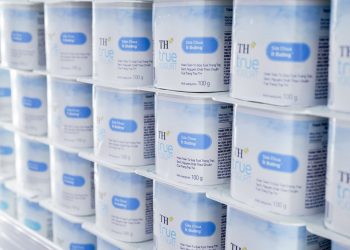 Mỗi hộp sữa chua ít đường giảm 28% lượng đường so với Sữa chua Có đường TH true YOGURT.