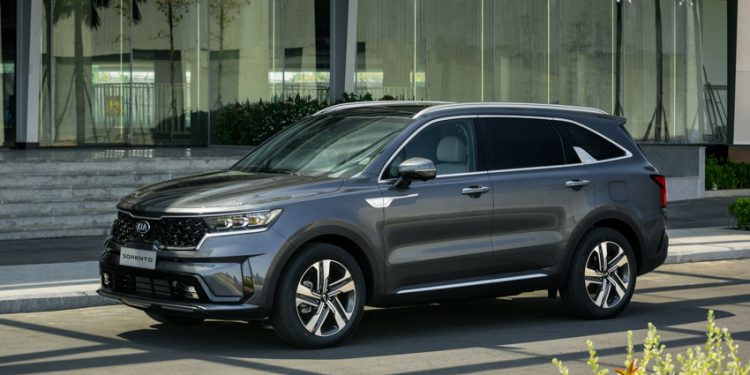 Kia và Mazda ưu đãi đặc biệt dành cho khách hàng mua xe trong tháng 6/2021