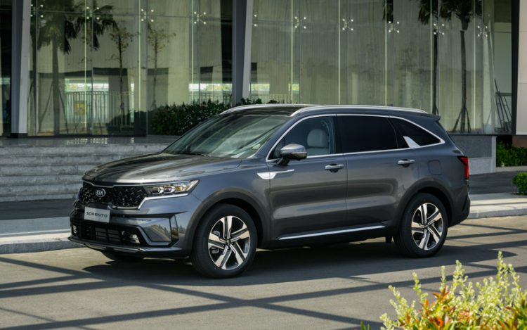 Kia và Mazda ưu đãi đặc biệt dành cho khách hàng mua xe trong tháng 6/2021