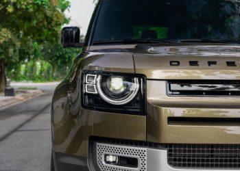 Defender 90 đã có mặt tại Việt Nam với 2 phiên bản, giá bán từ 3,935 tỷ đồng