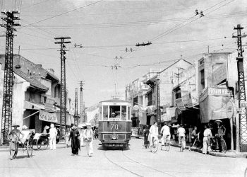 Chở sầu xê dịch sớm khuya - 1