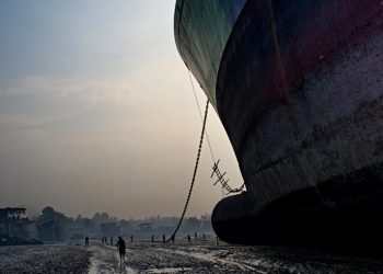 'Địa ngục kiếm cơm' trong 'nghĩa địa tàu thuyền Chittagong' - 1