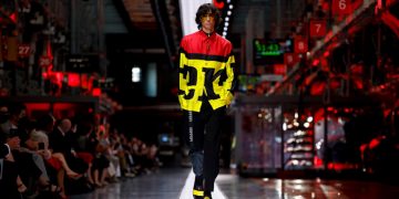 Hãng xe thể thao hạng sang Ferrari lấn sân sang lĩnh vực thời trang