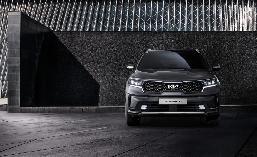 KIA Sorento 2022 trông cao cấp hơn với logo thương hiệu mới