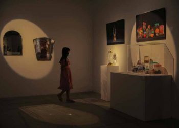 Cuộc sống đa sắc màu trong triển lãm 'Chúng ta đang NGHỊCH gì?' - 1