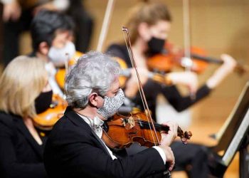 Tái sắp xếp vị trí trong dàn nhạc để giảm thiểu lây truyền dịch