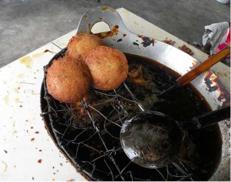 Vén màn bí mật bánh vá - 2