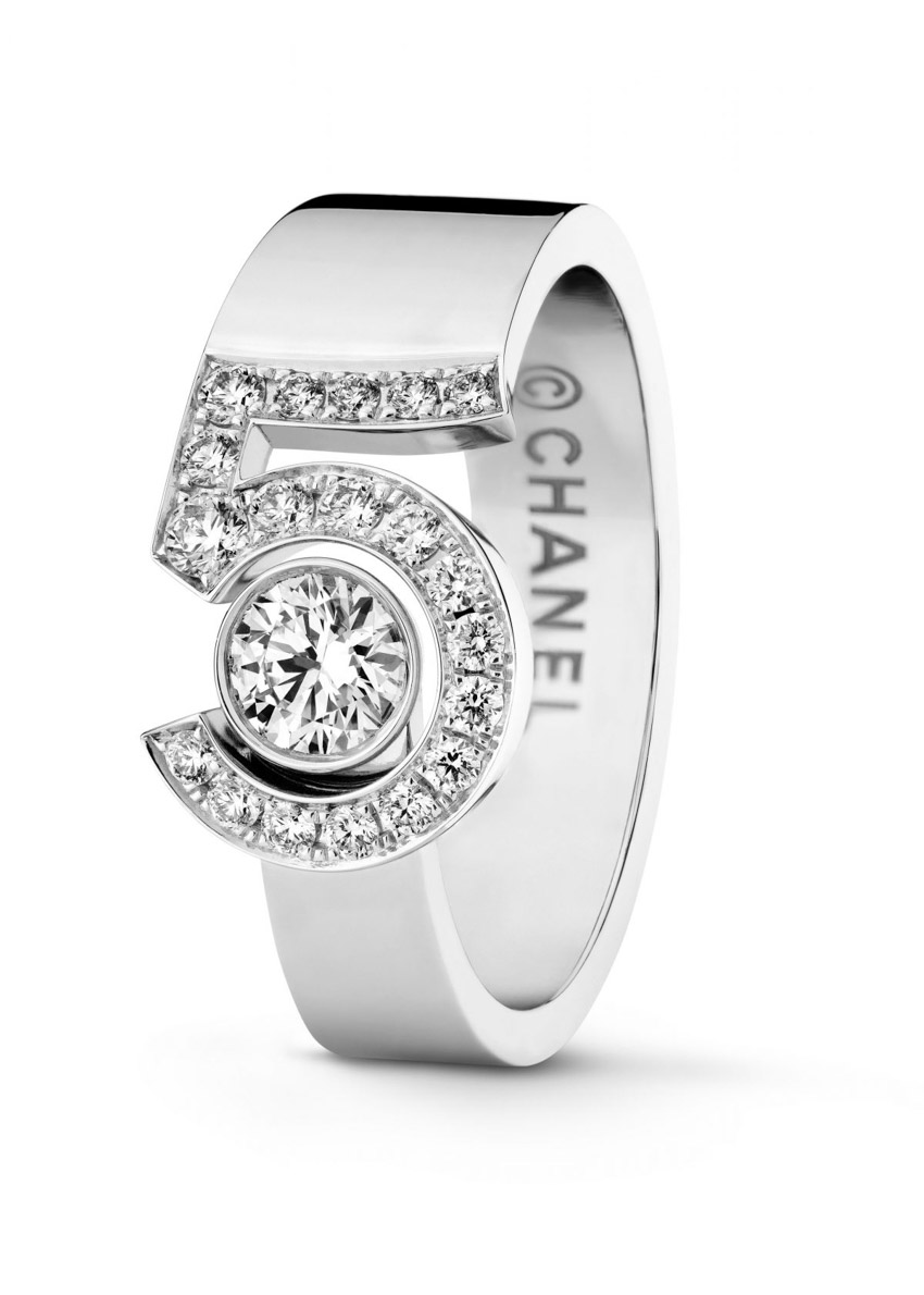 Bộ sưu tập trang sức cao cấp Eternal No.5 của Chanel kỷ niệm một thế kỷ của hương thơm mang tính biểu tượng