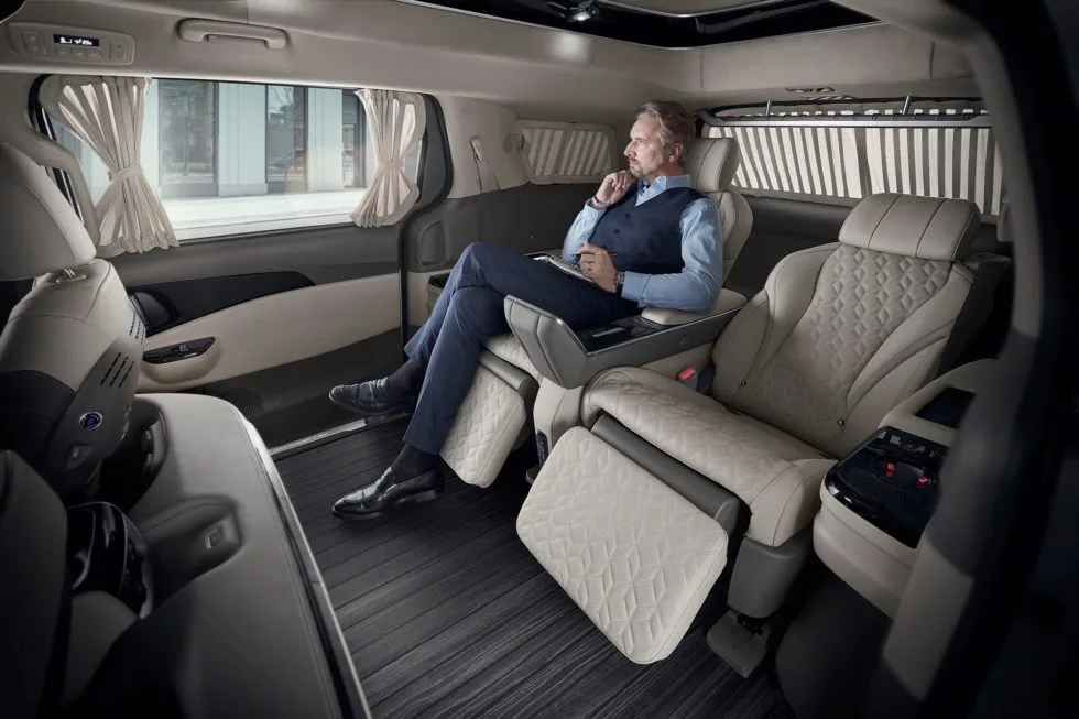 KIA Carnival 2022 chính thức có phiên bản Limousine - 2