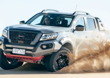 Nissan Navara Pro-4X Warrior 2021 ‘tuyên chiến’ Ford Ranger Raptor