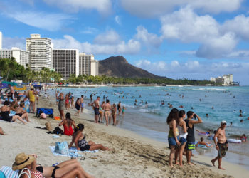 dân Cali thở phào, tràn ra đường tận hưởng “Summer vacation”