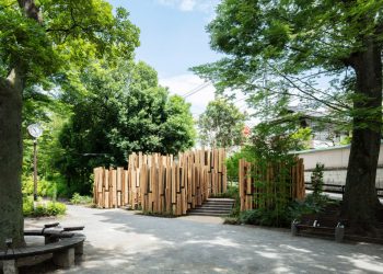 Nhà vệ sinh công cộng ẩn mình trong cây xanh ở Công viên Shoto Nabeshima Tokyo