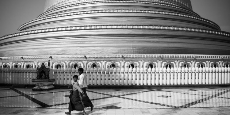 Myanmar in monochrome của nhiếp ảnh gia Patrick Hamilton - 3