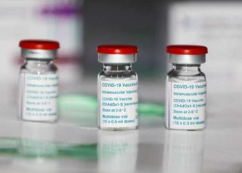 Thêm gần 600.000 liều vắc xin COVID-19 vừa về đến Việt Nam - 1