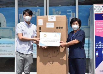 Gốm sứ Minh Long tặng máy thở Dräger và 1.000 bộ kit test nhanh COVID-19 cho Bình Dương - 1