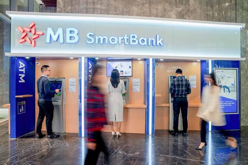 Số hoá điểm giao dịch tốt nhất Việt Nam, MB được The Asian Banker vinh danh - 1