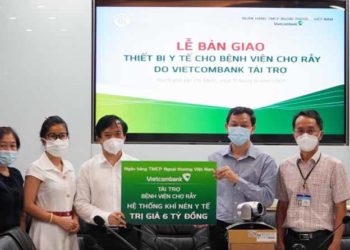 Vietcombank trao tặng trang thiết bị y tế tổng trị giá 9 tỉ đồng cho Bệnh viện Chợ Rẫy và Bệnh viện Quân y 175 - 2