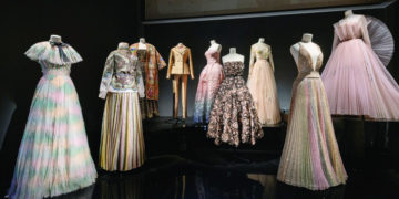 Đến với bảo tàng trực tuyến nghệ thuật, thiết kế  Christian Dior: Designer of Dreams