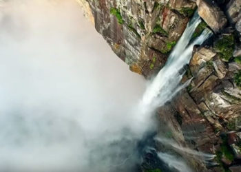 Xem máy bay không người lái FPV ghi lại những thước phim đáng kinh ngạc về thác nước cao nhất thế giới