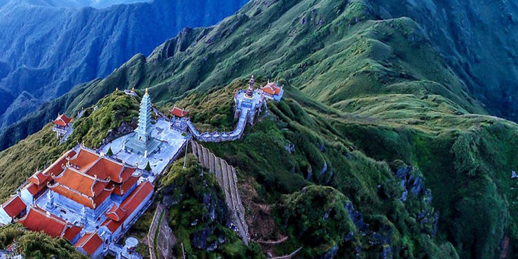 Những chuyện kỳ thú ít ai biết trên đỉnh Fansipan