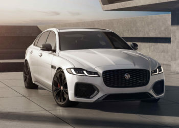 Jaguar R-Dynamic Black phiên bản màu đen độc đáo có giá bán từ 3,239 tỷ đồng