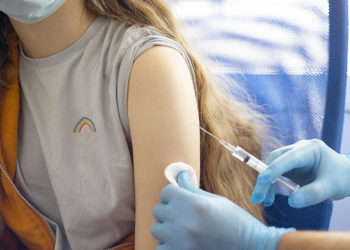 EMA: Còn quá sớm để khẳng định cần tiêm mũi bổ sung vaccine ngừa COVID-19