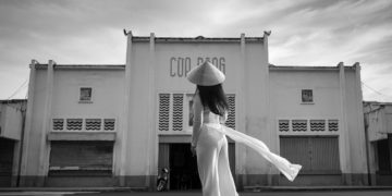 Ngắm nhìn tà áo dài trắng này, ai cũng phải ngẩn ngơ