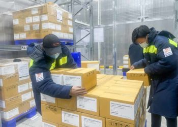 Thêm hơn 2 triệu liều vắc xin COVID-19 của AstraZeneca về đến Việt Nam - 1