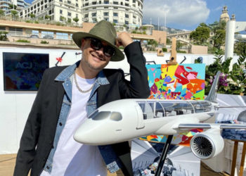 Người khổng lồ Airbus mời Cyril Kongo vẽ trên BST máy bay tư nhân